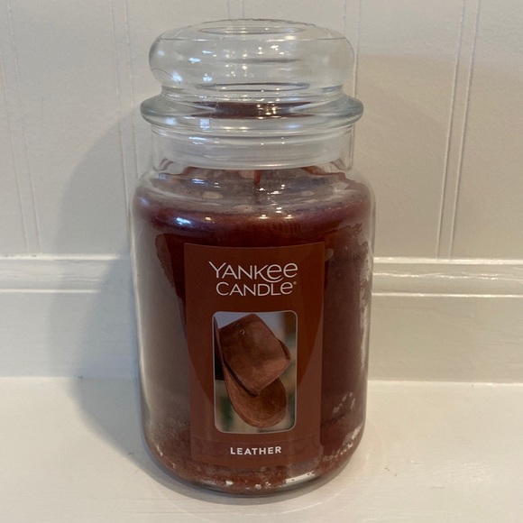 Yankee Candle ‘Leather’ 🤠 candle 🕯